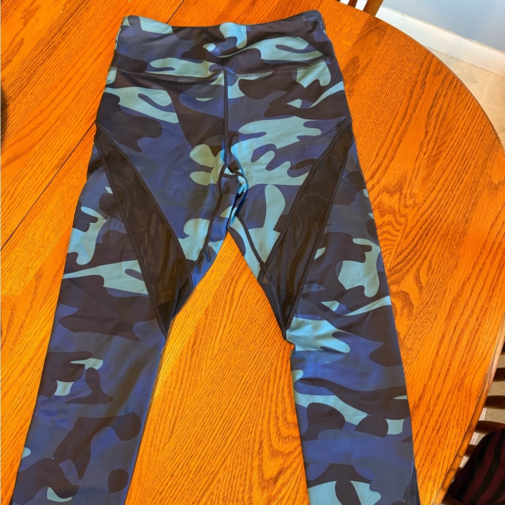 ZYIA Activewear Blue and Black Camouflage Leggings